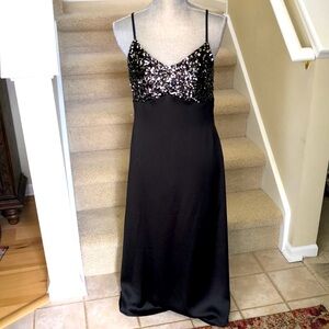 New House Of Harlow women’s black dress with sequined top portion.  Size M